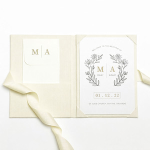 Folio de invitación de boda de lino personalizado, folio de invitación de lino color crema claro, lino crema premium. Soporte para esquinas de cinta - Product Image 1
