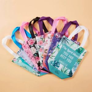 Bolsa para Biblia Reutilizable Ecológica de PP No Tejido con Asa y Diseño de Patrón Floral Variado A-2647 - Product Image 6