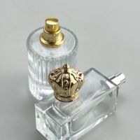 Flacon de parfum de luxe avec pulvérisateur à pompe en métal et couronne en alliage de zinc, personnalisable, commande sur mesure acceptée