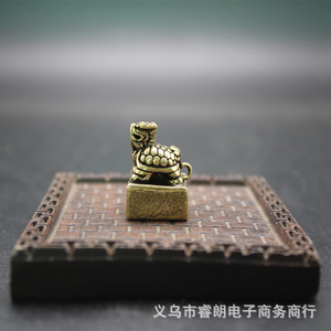 Llavero de Latón con Sello Pixiu, Pequeño Colgante, Adorno de Escritorio, Ornamento Portátil con Diseño de Animal - Product Image 5