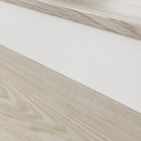 Marche d'escalier en MDF intégrée moderne et innovante avec nez de marche profilé pour la décoration résidentielle, hôtelière, d'appartements et de gymnases
