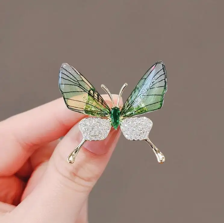 Broches papillon élégantes de fête Broches Corsage Épinglette Strass Acrylique Transparent Ailes Insecte Broche Pour Femmes Filles