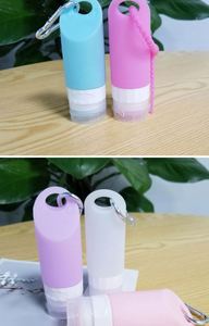 Ensemble de bouteilles de 58 ml avec logo personnalisé, bouteilles de toilette en silicone anti-fuite approuvées, kit d'accessoires de voyage en avion rechargeables - Product Image 4