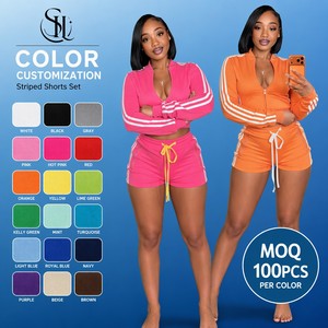 Ensemble deux pièces OEM personnalisé avec logo pour femme : survêtement, tenue <span class=keywords><strong>de</strong></span> détente, <span class=keywords><strong>haut</strong></span> court zippé à rayures et short à cordon <span class=keywords><strong>de</strong></span> serrage pour l'entraînement et le <span class=keywords><strong>jogging</strong></span> - Product Image 3