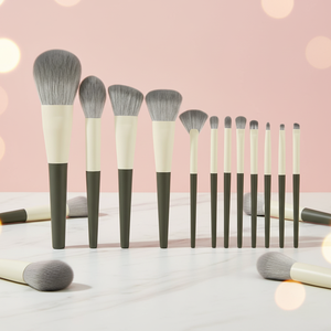 Nouvel ensemble de 12 pinceaux de maquillage portables de voyage en fibres synthétiques de haute qualité avec manche en plastique souple pour poudre libre, blush et contour - Product Image 5