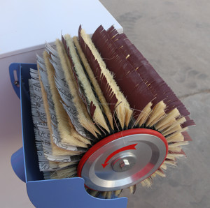 Machine à poncer le bois verticale à deux têtes, équipement multifonctionnel pour le débavurage et le ponçage des rampes d'escalier et des lignes de bois en bois massif - Product Image 5