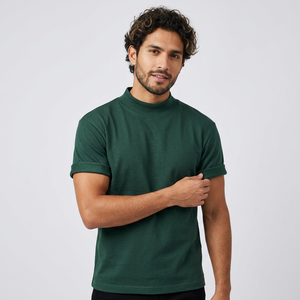 Camiseta de Manga Corta con Cuello Alto para Hombre, Verde Sólido, Algodón Jersey, Corte Casual, Largo Regular, Tejido Liso Teñido - Product Image 1