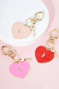 2023 New Style Multi Color Lucky Heart Keyring Metal Hard Soft Designers Keychain Enamel Cute Love Heart Key Chain