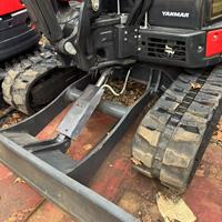 Mini-excavatrice hydraulique d'occasion légère Yanmar Vio35, moteur 3,5 tonnes, petite, flexible, large gamme d'applications, idéale pour les petits chantiers