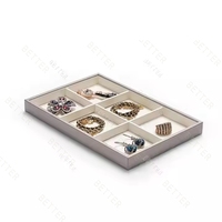 Haut de gamme blanc argent personnalisé gratuit combinaison bijoutiers affichage collier boucles d'oreilles anneau bracelet vitrine en cuir Pu bijoux plateau ensemble