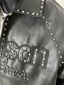 Giacca Varsity da <span class=keywords><strong>Uomo</strong></span> Nera con Borchie, Stampa Lettering, Colletto Rovesciato, Cerniera, in Ecopelle, Stile Retrò Casual Streetwear - Product Image 6