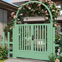 Porte de cour de villa contemporaine en alliage d'aluminium pour cour et jardin rurale avec ouverture à pousser et à tirer et design de modèle 3D