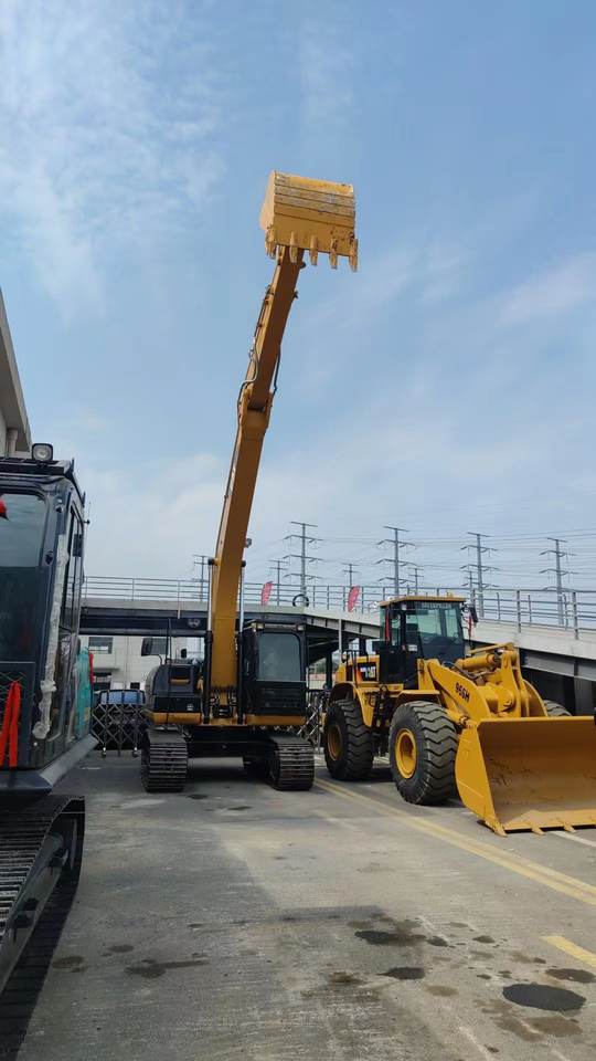 Japan Made Original Caterpillar 320D2 Tracked Escavator ,CAT 320C 320CL 320D 320D2 20 Ton Crawler Digger on Stock