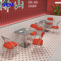 Ensemble table et chaises en acier inoxydable style écailles de poisson, mobilier de restaurant à usage commercial pour BBQ, Hotpot, et salons de thé