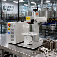 Machine de marquage laser sur métal JPT MOPA 30W avec dispositif rotatif pour ouvre-bouteille en métal et gravure laser sur métal