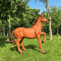 Statue de cheval réaliste sur mesure en FRP grandeur nature pour entrée d'hôtel, ferme, parc, ornement extérieur