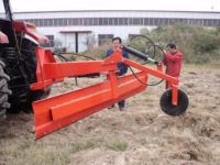 Lame arrière hydraulique / niveleuse montée sur tracteur pour le nivellement des terres agricoles et la préparation du sol