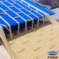 Laminoir à pâte à biscuits commercial équipé d'un système de saupoudrage pour la production de biscuits soda et panda, machine à fabriquer des biscuits