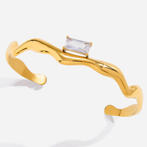 Bracelet ouvert en or 18 carats avec zircon blanc carré serti à griffes, bijou unisexe, cadeau - Product Image 1