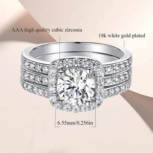 Anel de Pérola Banhado a Ouro - Deslumbrante Design Halo Três em Um para Noivado, Casamento e Compromisso com Pedra Principal de 6,5mm - Product Image 2