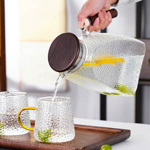 <span class=keywords><strong>Jarra</strong></span> de <span class=keywords><strong>agua</strong></span> y tetera moderna de vidrio de borosilicato martillado de 1600ml/1800ml con mango de madera, tapa con infusor de acero inoxidable, ecológica - Product Image 5