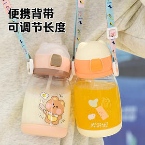 Botella de agua de plástico con diseño de cabeza de oso y correa para niños, portátil, para exteriores, con diseño de dibujos animados, taza para beber de verano. - Product Image 1
