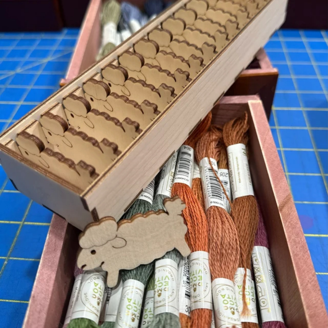 Petit mouton-15 planches à enrouler avec boîte