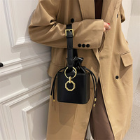 Nouveau 2024 Sac Seau Rétro Tendance pour Femme, Sac Bandoulière Polyvalent à une Épaule, Petit Sac Carré à Main