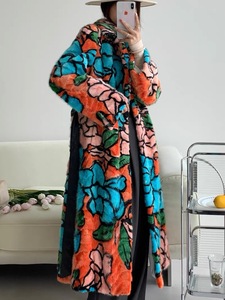 معطف طويل فاخر للنساء من فرو المينك الحقيقي متعدد الألوان بتصميم عصري لشتاء 2024 - Product Image 6