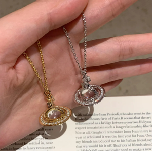 Kalung Liontin Merek Terlaris Kristal Putih Saturnus Model Planet Tiga Dimensi Berlian VW UFO - Product Image 2