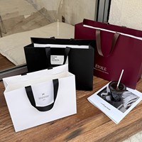 Sacs shopping en papier de luxe personnalisés avec poignées en ruban, logo imprimé pour les boutiques de vêtements et l'emballage de cadeaux