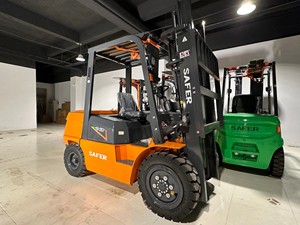 Montacargas Diésel SAFER de 3 Toneladas, Elevador Industrial con Capacidad de Carga de 3 Toneladas, Funcionamiento Estable para Almacén/Fábrica - Product Image 2