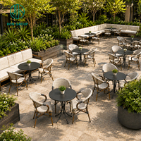 Meubles de jardin Ron Group pour restaurant extérieur, banquettes, table ronde en métal, chaise en bois confortable et imperméable pour café