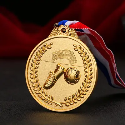 Großhandel Fabrik preis Benutzer definiertes Logo Zink legierung Benutzer definierte Fußball Gold Silber Kupfer Sportspiel Award Souvenir Preis <span class=keywords><strong>Metall</strong></span>