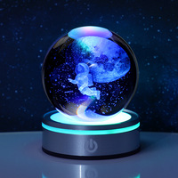 Veilleuse 3D Ciel Étoilé en Boule de Cristal Plastique, Base Tactile Lumineuse, Décoration de Bureau Moderne Minimaliste Créative, Ambiance Transfrontalière