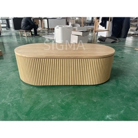 Ensemble de meubles de luxe sophistiqués, canapé de salon, table basse centrale en bois de chêne moderne faite à la main