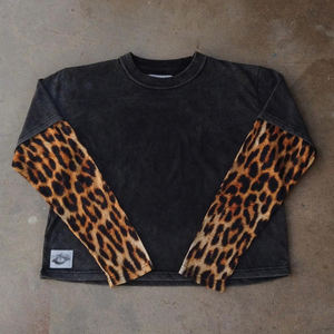 เสื้อยืดแขนยาวแบบสวมหัวคอลึก330 GSM เสื้อยืดครอปสองชั้นพิมพ์โลโก้ได้ตามต้องการ - Product Image 1