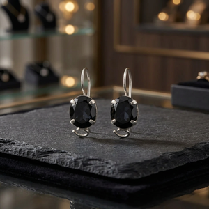 Boucles d'oreilles pendantes pour femme en argent 925 avec cristal noir taille ovale, sertissage griffe minimaliste, pour usage quotidien, marque A, fabriquées au Rajasthan - Product Image 4