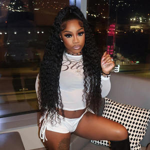 Conjunto de Dos Piezas para <span class=keywords><strong>Mujer</strong></span> C0967: Camiseta de Manga Larga con Cuello Redondo y Estampado de Letras, y Pantalones Cortos Ajustados de Malla - Product Image 3