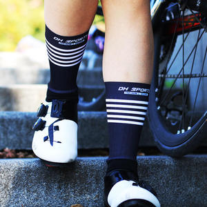 Wholesale Breathable <b>Compression</b> Sports <b>Socks</b> Crew Length Anti Slip Sweat Absorbing Knitted Athletic <b>Socks</b> for Cyclholesale - Product Image 3