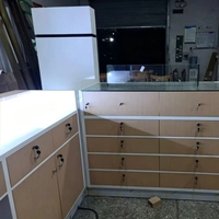Vitrine d'exposition verrouillable pour accessoires de magasin, avec portes en verre trempé et compartiment de rangement