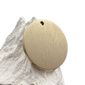 <span class=keywords><strong>Targhetta</strong></span> identificativa per cani personalizzata in ottone massiccio <span class=keywords><strong>da</strong></span> 30 mm, spessore 3 mm, <span class=keywords><strong>con</strong></span> portachiavi in ottone personalizzato - Product Image 1