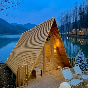 <span class=keywords><strong>Cabane</strong></span> triangulaire <span class=keywords><strong>en</strong></span> bois préfabriquée, maison rustique <span class=keywords><strong>en</strong></span> forme <span class=keywords><strong>de</strong></span> A avec terrasse, pour complexe forestier et séjour dans une maison d'hôtes pittoresque - Product Image 4