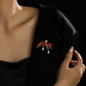 Traditional Chinese Style Bamboo Leaf Brooch With Freshwater Pearl Women's Fashion Accessory Party Jewelry Zinc Alloy Plant - Product Image 4