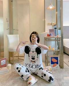 <span class=keywords><strong>Pigiama</strong></span> Termico da Donna a Tre Pezzi con Maniche Corte e Motivo <span class=keywords><strong>Mickey</strong></span> Mouse, Taglia Unica per Estate, Autunno e Primavera - Product Image 4