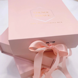 Caja de Regalo Magnética Plegable de Lujo Personalizada con Grabado en Relieve, Empaque de Cartón Rígido Plegable Negro para Ropa y Zapatos - Product Image 5