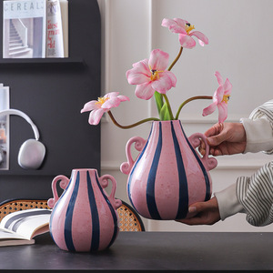 Vase en céramique à rayures double face, design minimaliste, peint à la main, pour la décoration intérieure, mariage - Product Image 5