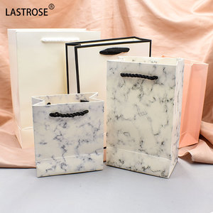 <span class=keywords><strong>Sacchetti</strong></span> della spesa bianchi all'ingrosso della struttura nera con il sacchetto di <span class=keywords><strong>carta</strong></span> della maniglia per i prodotti del Make up dell'etichetta privata per l'imballaggio cosmetico della <span class=keywords><strong>carta</strong></span> - Product Image 4