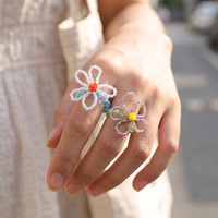 YEHHY Bunter Reisperlen-Elastikring Handgewebter Kleiner Blumen-Verstellbarer Perlenring Vielseitiger Schmuck Großhandel