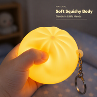 Porte-clés LED lumineux en forme de boulette vapeur, jouet anti-stress avec chaîne à billes, breloque lumineuse à presser pour enfants et filles